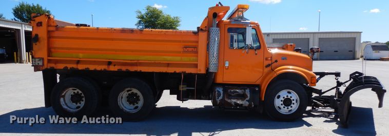 image for item FR9750 2001 International 4900  dump truck