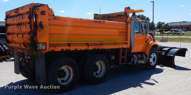 image for item FR9750 2001 International 4900  dump truck