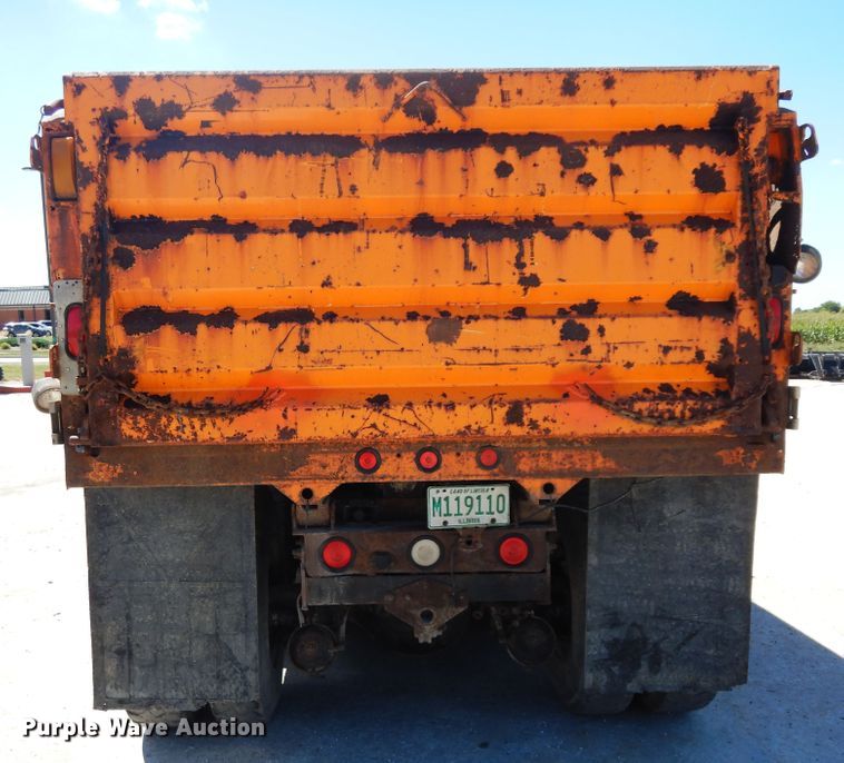 image for item FR9750 2001 International 4900  dump truck