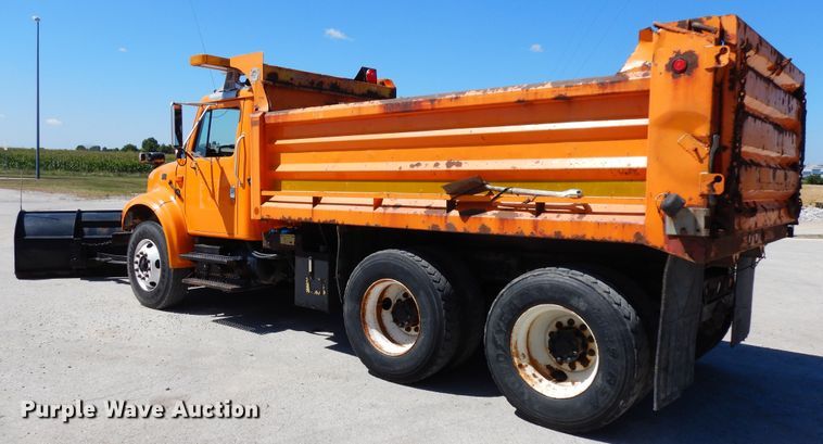 image for item FR9750 2001 International 4900  dump truck
