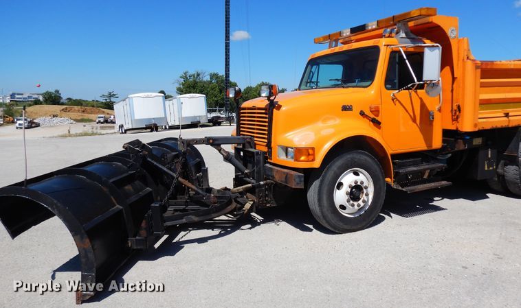 image for item FR9750 2001 International 4900  dump truck