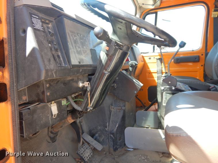 image for item FR9750 2001 International 4900  dump truck