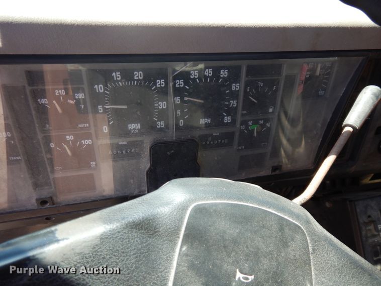 image for item FR9750 2001 International 4900  dump truck