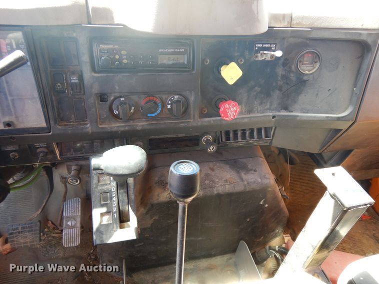 image for item FR9750 2001 International 4900  dump truck