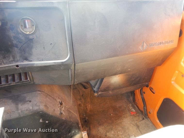 image for item FR9750 2001 International 4900  dump truck