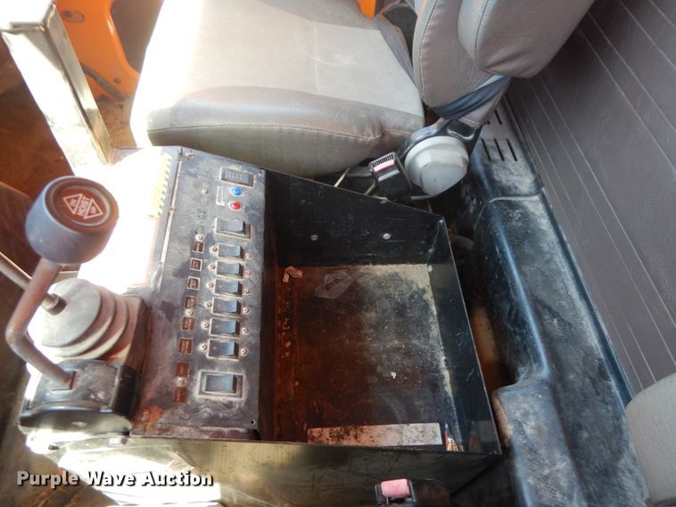 image for item FR9750 2001 International 4900  dump truck