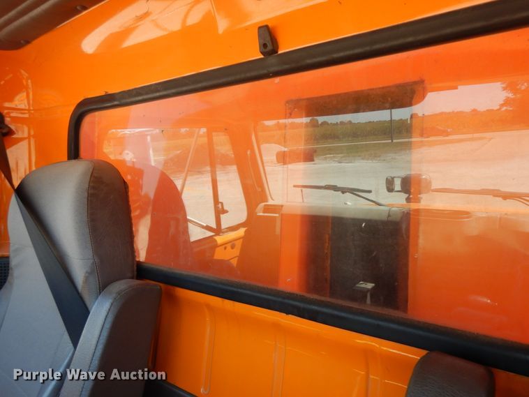 image for item FR9750 2001 International 4900  dump truck