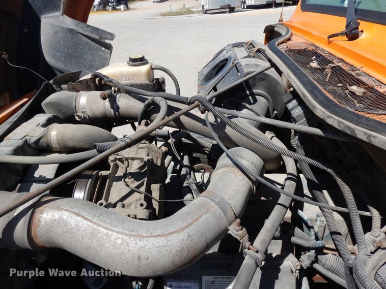 image for item FR9750 2001 International 4900  dump truck