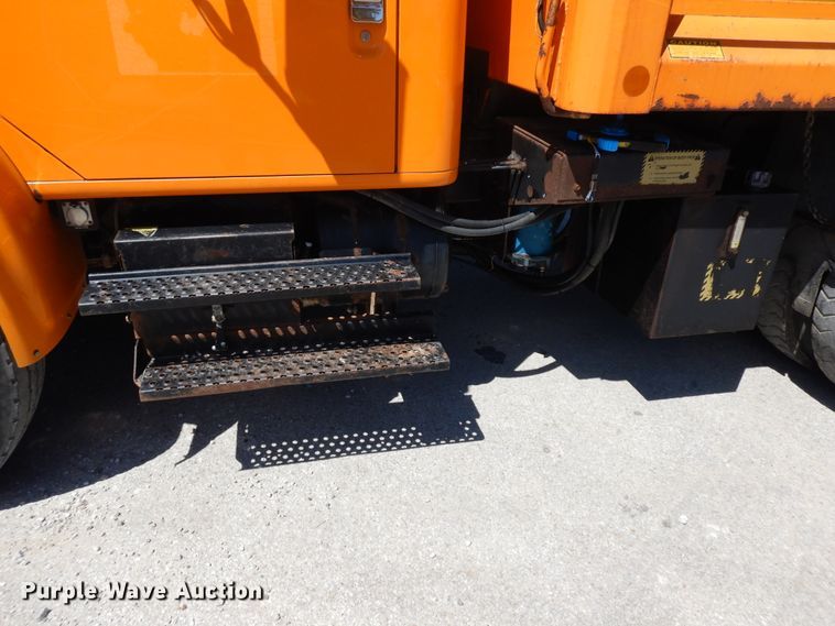 image for item FR9750 2001 International 4900  dump truck