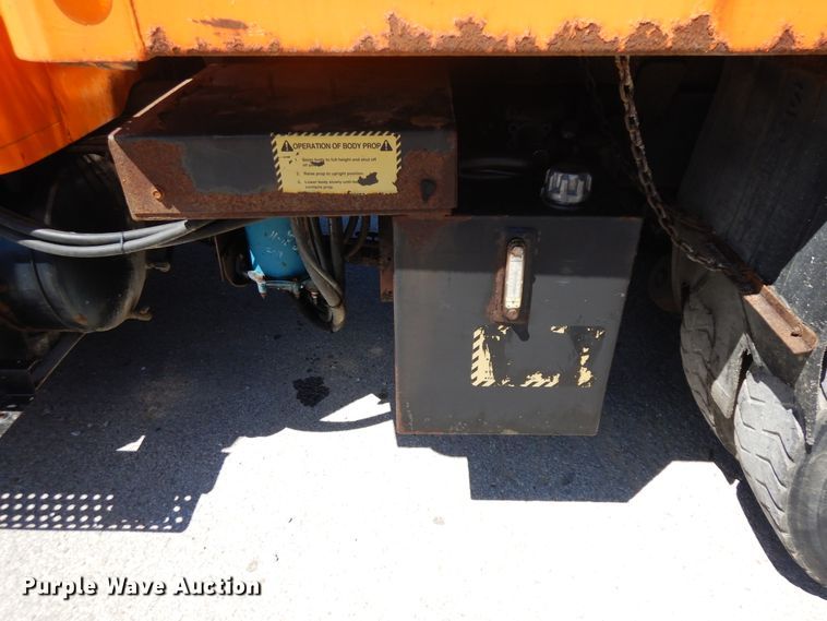 image for item FR9750 2001 International 4900  dump truck