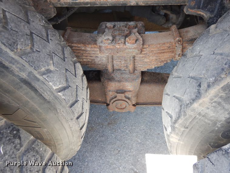 image for item FR9750 2001 International 4900  dump truck