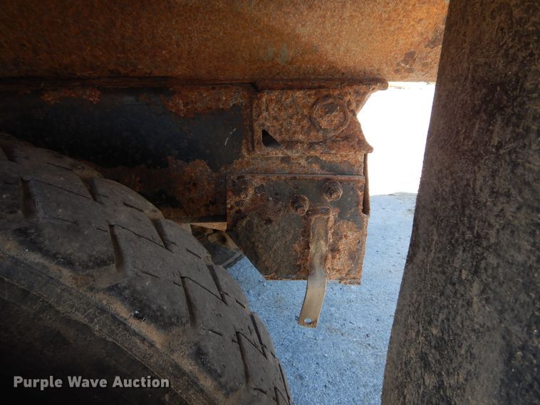 image for item FR9750 2001 International 4900  dump truck