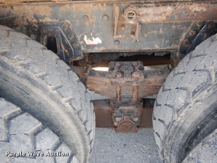 image for item FR9750 2001 International 4900  dump truck