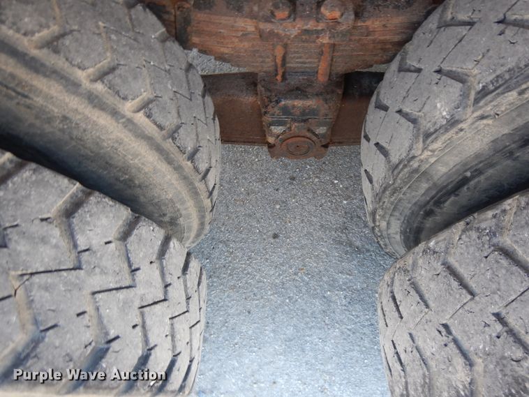 image for item FR9750 2001 International 4900  dump truck