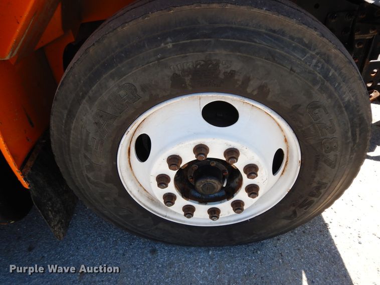 image for item FR9750 2001 International 4900  dump truck