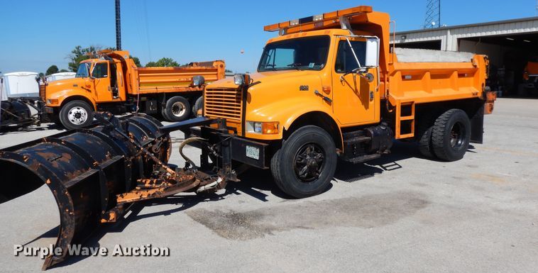 image for item FR9751 1995 International 4900  dump truck