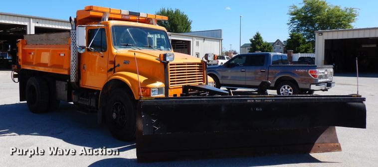 image for item FR9751 1995 International 4900  dump truck