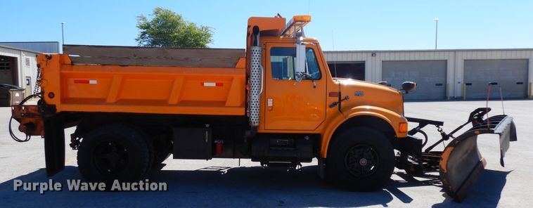 image for item FR9751 1995 International 4900  dump truck