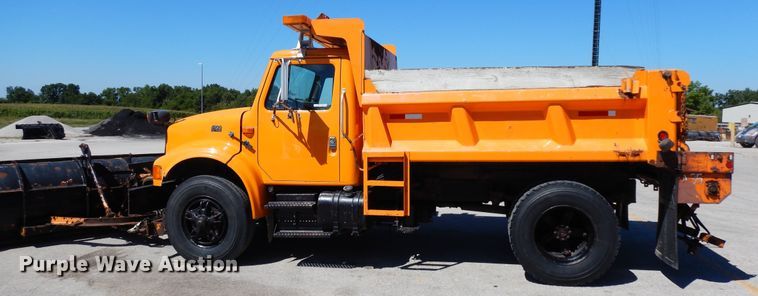 image for item FR9751 1995 International 4900  dump truck