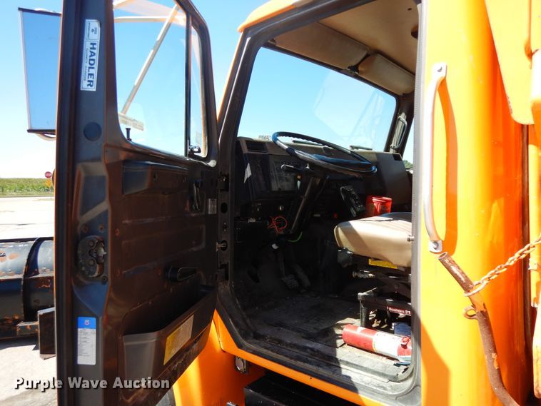 image for item FR9751 1995 International 4900  dump truck