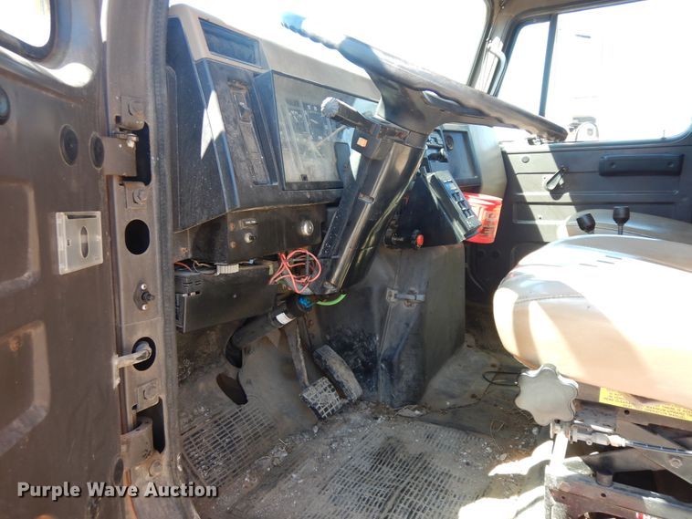 image for item FR9751 1995 International 4900  dump truck