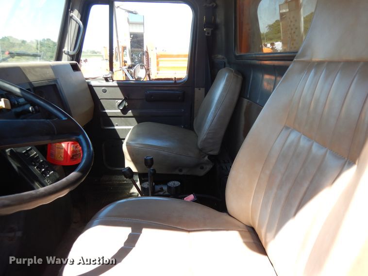 image for item FR9751 1995 International 4900  dump truck