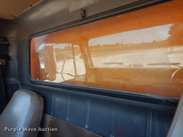 image for item FR9751 1995 International 4900  dump truck