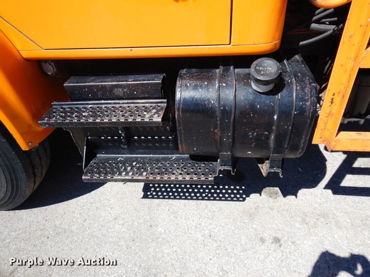 image for item FR9751 1995 International 4900  dump truck