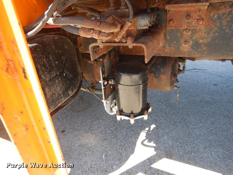 image for item FR9751 1995 International 4900  dump truck