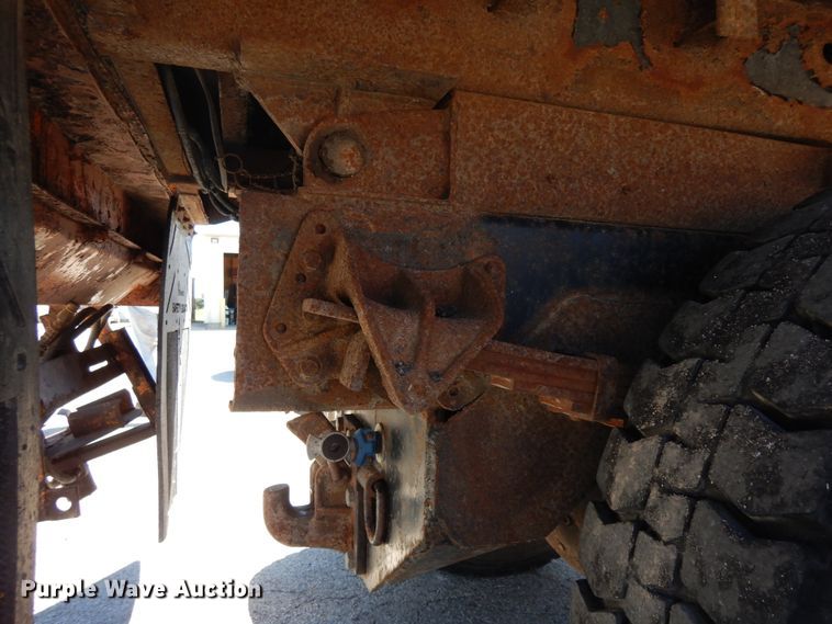 image for item FR9751 1995 International 4900  dump truck