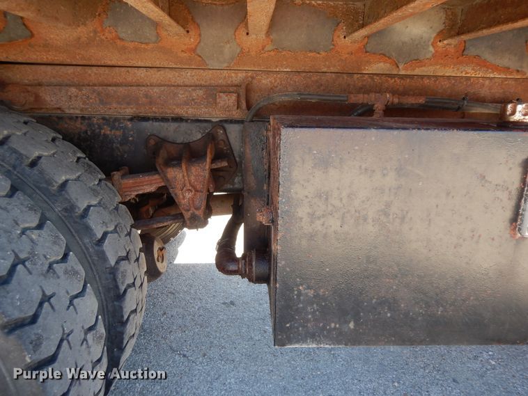 image for item FR9751 1995 International 4900  dump truck