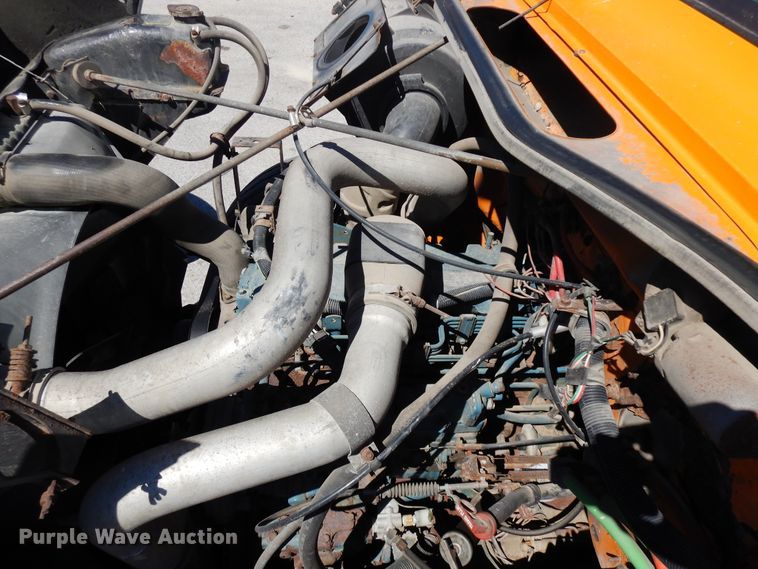 image for item FR9751 1995 International 4900  dump truck