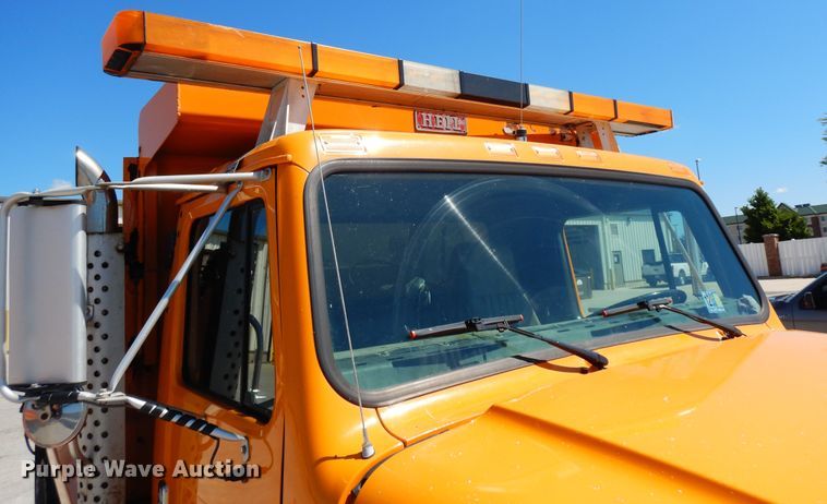 image for item FR9751 1995 International 4900  dump truck