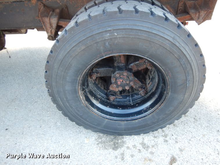 image for item FR9751 1995 International 4900  dump truck