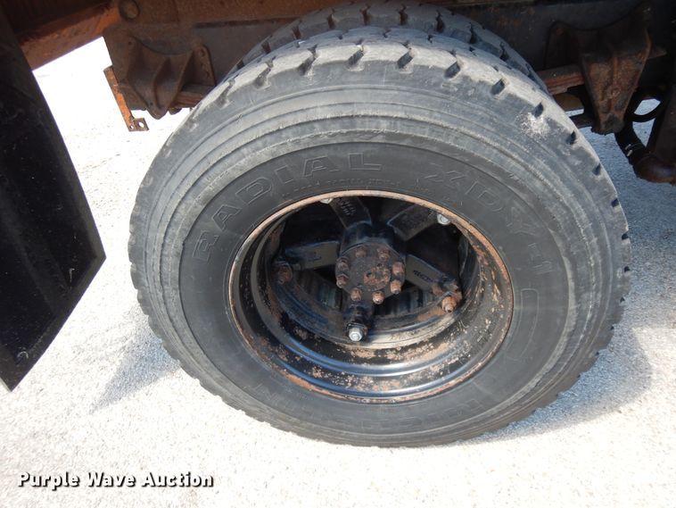 image for item FR9751 1995 International 4900  dump truck