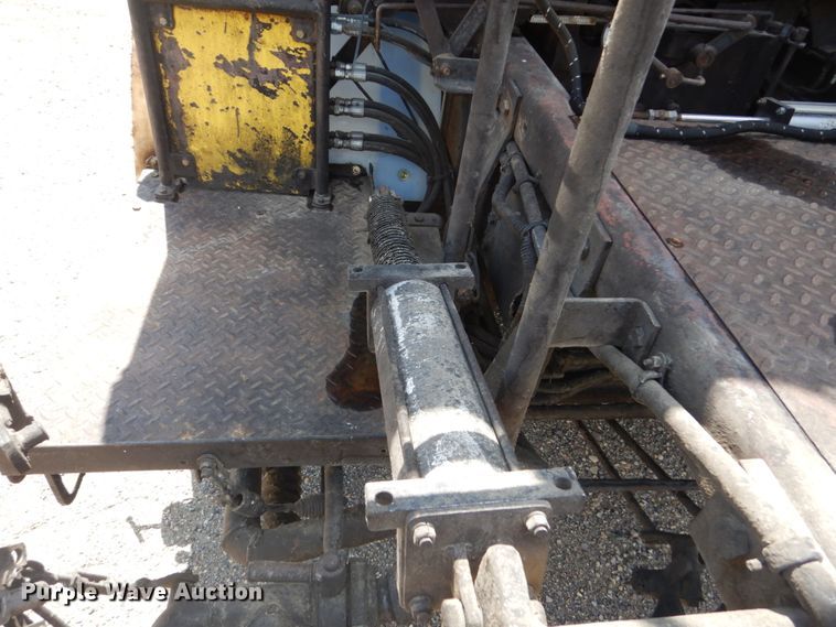 image for item FT9010 2001 International 4900  oil distributor truck