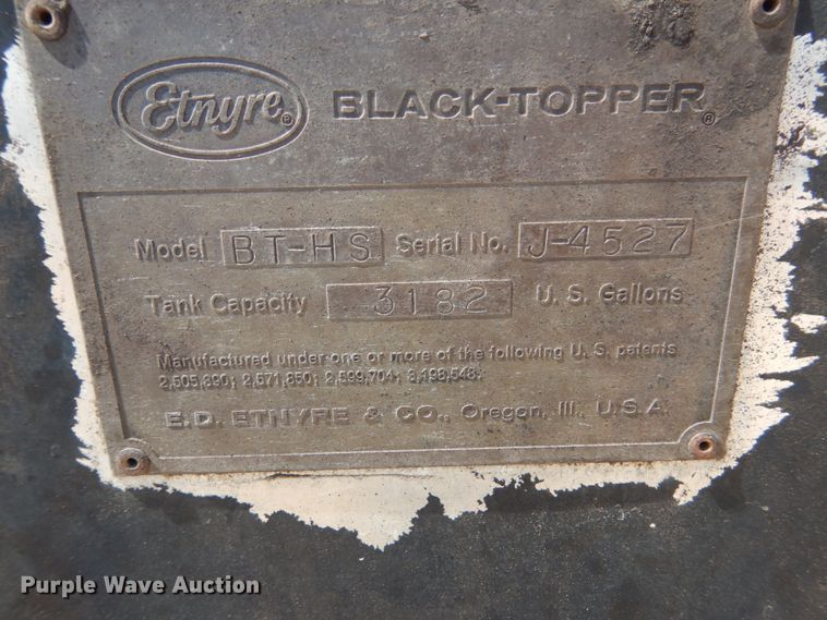 image for item FT9010 2001 International 4900  oil distributor truck