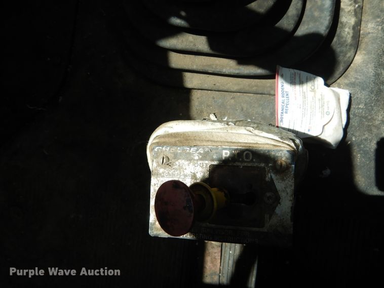 image for item FT9010 2001 International 4900  oil distributor truck