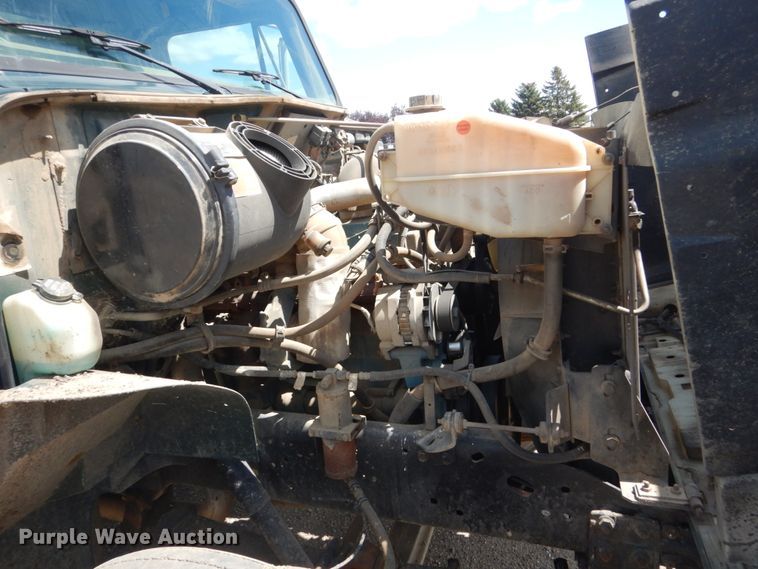 image for item FT9010 2001 International 4900  oil distributor truck