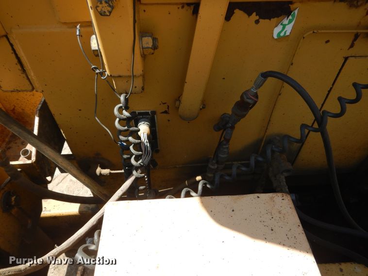 image for item FT9011 1991 Caterpillar AP-800B  paver