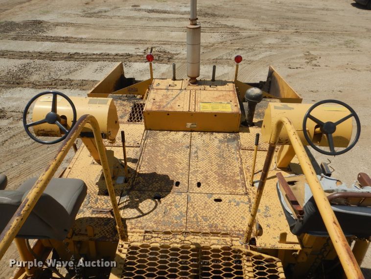 image for item FT9011 1991 Caterpillar AP-800B  paver