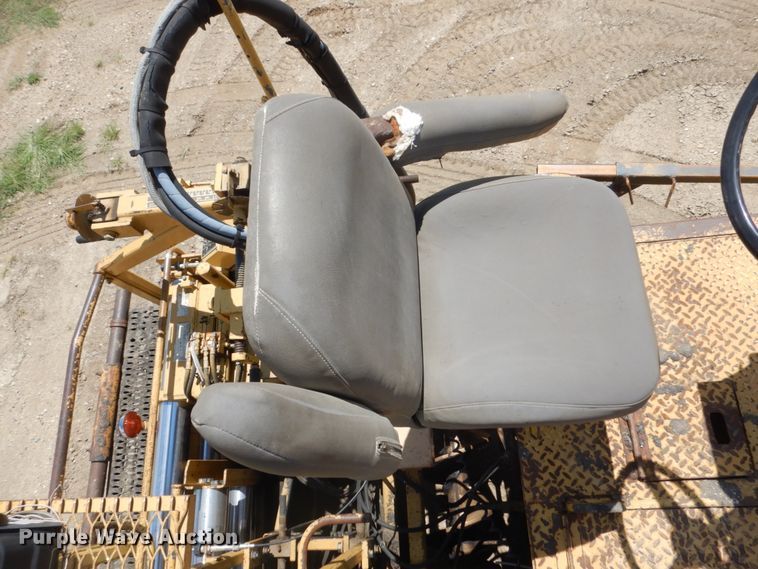 image for item FT9011 1991 Caterpillar AP-800B  paver