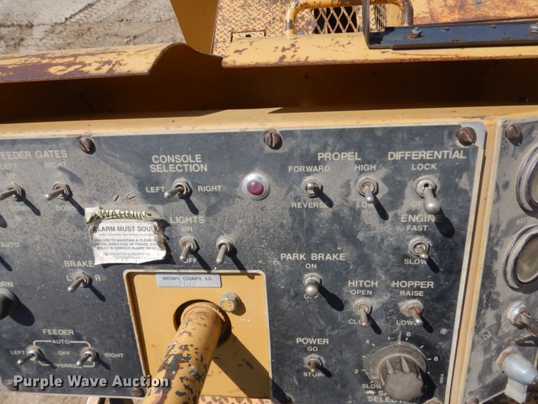 image for item FT9011 1991 Caterpillar AP-800B  paver