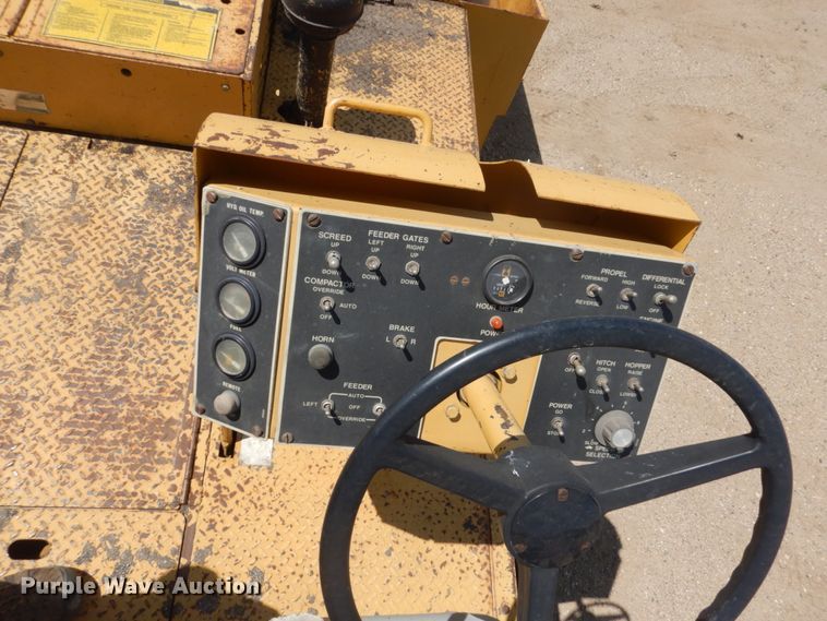 image for item FT9011 1991 Caterpillar AP-800B  paver