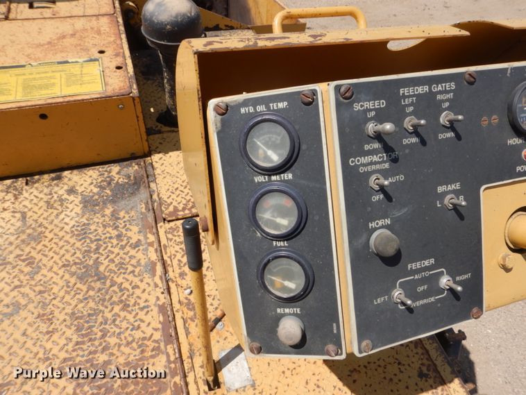 image for item FT9011 1991 Caterpillar AP-800B  paver
