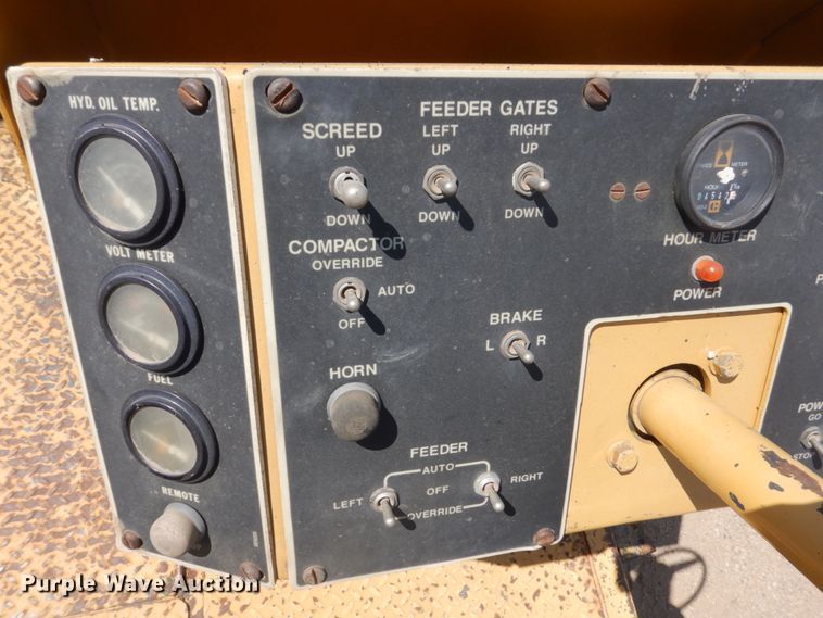 image for item FT9011 1991 Caterpillar AP-800B  paver