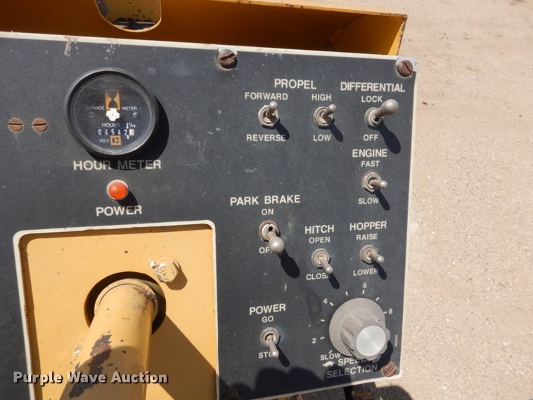 image for item FT9011 1991 Caterpillar AP-800B  paver