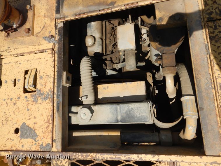 image for item FT9011 1991 Caterpillar AP-800B  paver