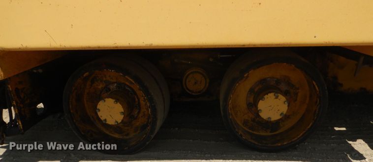 image for item FT9011 1991 Caterpillar AP-800B  paver