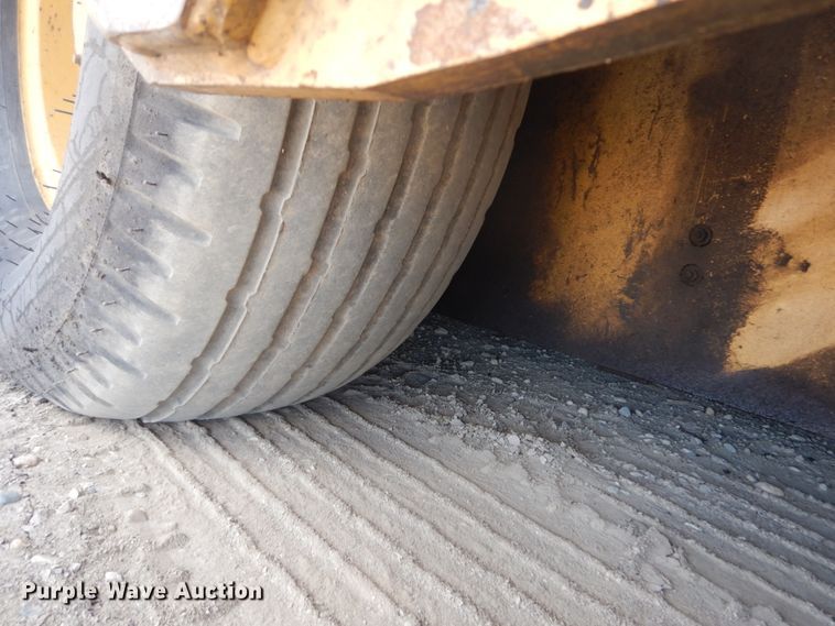 image for item FT9011 1991 Caterpillar AP-800B  paver